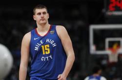 蒂姆在掘金比赛中战术调整，晋级下一阶段引发热议！