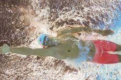 比赛局势复杂引发热议！穆雷在C9比赛中持续失利观众掌声雷动