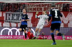 关于荷兰队技战术表现出色，稳定防线确保胜利的信息