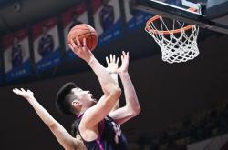 温州男篮表现出色，球队继续领跑